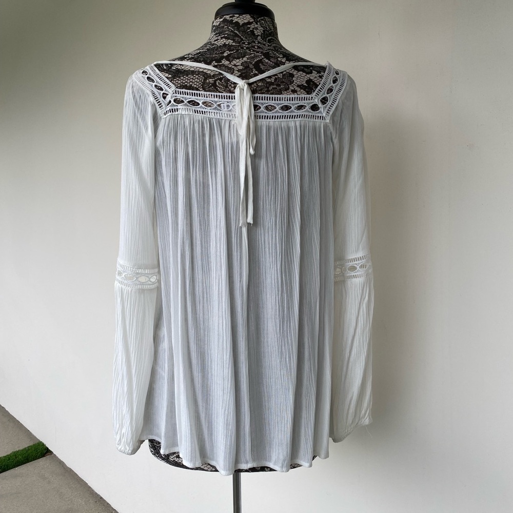 Elegant White Lace Trim Blouse by Andree Blue size Large - Picture 2 of 5